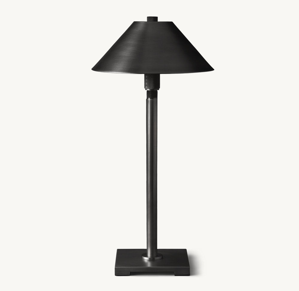 UTILITAIRE METAL SHADE TABLE LAMP